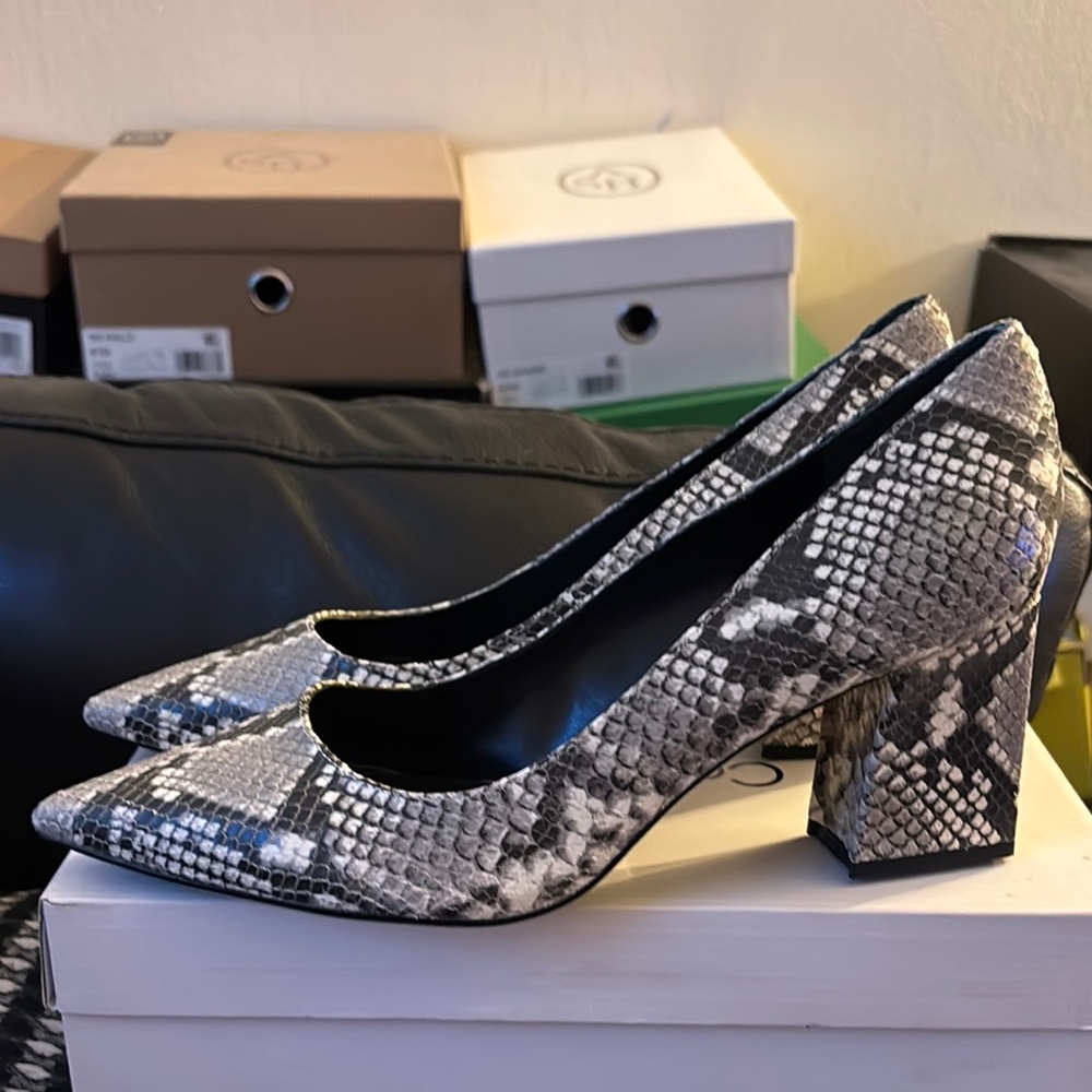 Vince Camuto Gray & Black Snake-Print Block Heel Pumps